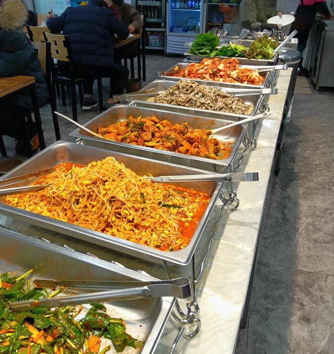 ソウルに急増中の韓食ビュッフェ、食べ放題でコスパ抜群！どんな料理がある？常連の意外な客層とは？【韓国の個人旅行ガイド】の画像