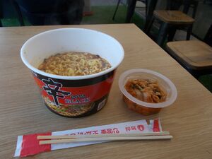 物価高のソウル、コンビニ併設イートインスペースでカップ麺を啜る人が多い理由とは？【韓国の個人旅行ガイド】下川裕治の画像