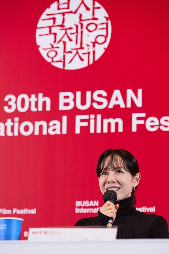 釜山国際映画祭にソン・イェジン降臨！大ヒット作『愛の不時着』の思い出は？夫のヒョンビンに言及「幸せな時間が多すぎた」〈レポート〉の画像