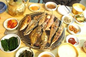 韓国では焼き魚をどう食べる？Netflix『隣の国のグルメイト』食通の人気歌手ソン・シギョンを感動させた北海道の炉端焼き！【韓流談義fromソウル】の画像