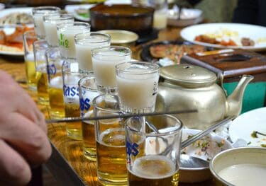 韓国ドラマnetflix エージェントなお仕事 新代表とチーム長の酒飲みバトルで思い出す ビールと他の酒を混ぜた 爆弾酒 チョン ウンスクの韓流談義fromソウル