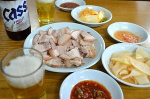 人気歌手ソン・シギョンが『孤独のグルメ』松重豊をもてなした「先酒後麺」とは？Netflix『隣の国のグルメイト』に登場した「平壌冷麺」の楽しみ方【韓国グルメ】の画像