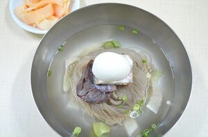 『イカゲーム』主役で世界的スターとなった韓国俳優イ・ジョンジェの持つ“華”の魅力とは？【チョン・ウンスクの韓流談義fromソウル「俳優イ・ジョンジェとは何か？〈1〉」】の画像