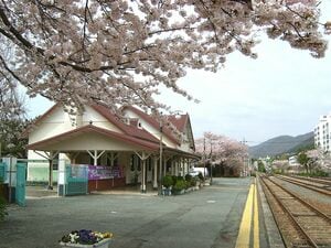 旅情あふれる鉄道や駅が印象的な映画＆ドラマ選！名作『砂時計』、Netflix『無人島のディーバ』』他【韓流談義fromソウル】の画像
