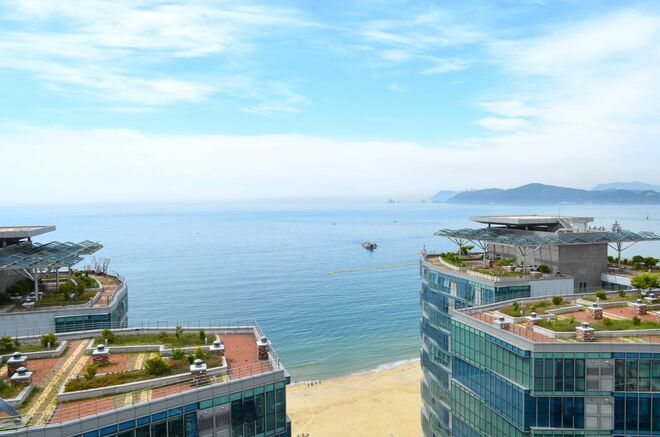 パク・ヒョンシク主演Netflix人気作『ハピネス』『ドクタースランプ』は屋上シーンの宝庫！ドラマや映画に屋上がよく出てくるのはなぜ？〈後編〉【韓流談義fromソウル】の画像