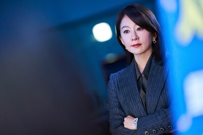 ソウル市長選で猛反撃！『クイーンメーカー』ヒロインはなぜ、非道な一族の先兵から反逆者になったのか？個性的な共演陣にも注目！【康熙奉のサランヘジョ韓ドラ〈38〉】