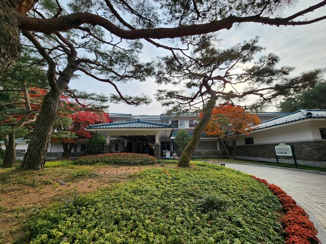 チョ・ジョンソク&イ・ソンギュン共演『大統領暗殺裁判 16日間の真実』見どころ紹介、ロケ地は大統領の別荘「南の青瓦台」【韓ドラから始める韓国旅行】の画像