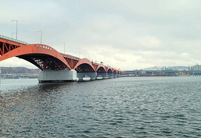 『サムシクおじさん』で連続ドラマ初出演!国民的俳優ソン・ガンホ、おすすめ映画ベスト選!〈前編〉デビュー作から傑作『グエムル』まで【韓流談義fromソウル】の画像