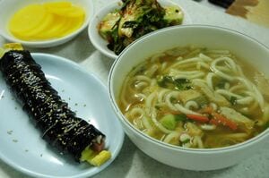 韓国の黄色い「たくあん」は日本と微妙に違う？チャジャンミョンやうどんのお供、海苔巻きの具にも欠かせない存在【韓国の個人旅行ガイド】下川裕治の画像