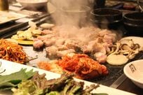 松重豊とソン・シギョンは自国の料理をどう食べていたのか？Netflix『隣の国のグルメイト』最大の見どころ、韓日の食文化の特徴と違いを発見！【韓流談義fromソウル】