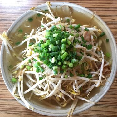 沖縄全島でno 1だと思う久米島の もやしそば と 那覇の自家製麺 無化調の 沖縄そば わざわざ飛行機に乗って 久米島に麺を食べに行ってきます 飛行機で麺の旅19 Vol 19 久米島編 高山コジロー 概要
