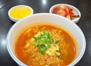 Netflix今夏おすすめ作『Missナイト&Missデイ』の多彩な見どころ！真犯人役の怪演とベスト夫婦＆親友、ラーメンにまつわる意味深セリフ他【韓流談義fromソウル】の画像