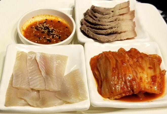 Netflix韓国ドラマ 『ナルコの神』主演ハ・ジョンウが食べていた全羅道名物エイの刺身（ホンオフェ）の味は？ 【チョン・ウンスクの韓流談義fromソウル】の画像