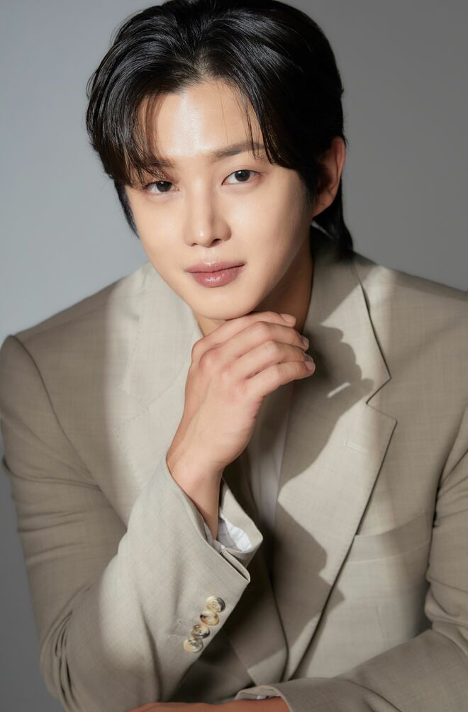 「自分とは違うキャラクターほど演じていて面白い!」トップアイドル×女性軍人の南北ロマンス『マイ・ミリタリー・バレンタイン』キム・ミンソク独占インタビュー〈後編〉の画像