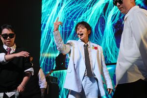 公開20周年の映画『王の男』OSTを歌い思わず涙も！最高のエンタテイナー、イ・ジュンギがファンとともに過ごした珠玉の時間〈日本ファンミーティングレポート後編〉の画像