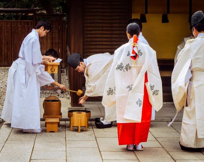 神職と巫女さんと