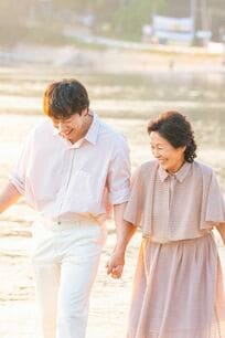 キム・ヘジャ&ソン・ソックが年の差カップル!Netflix『君は天国でも美しい』見どころは?『まぶしくて』制作陣が送るヒューマン作、序盤ロケ地は京畿道・高陽【韓ドラから始める韓国旅行】