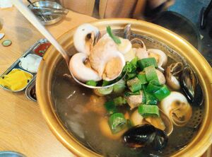 ソウル・江南エリアの繁華街、食事するならシンノンヒョン駅周辺が便利！江南で働く人たちが夕食で訪れる人気店も【韓国の個人旅行ガイド】の画像