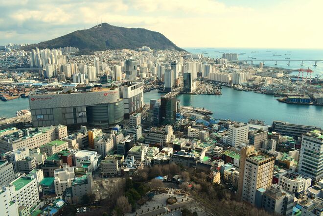 Netflix『貞淑なお仕事』ヨン・ウジンが扮したエリート刑事が追う真相、背景にあった韓国の海外養子縁組「入養」とは?【韓流談義fromソウル】の画像
