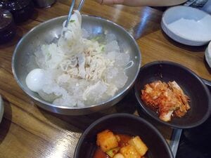 韓国で暑い夏に食べたい冷たい麺料理「チョゲククス」と「コンククス」、どっち派？【韓国の個人旅行ガイド】下川裕治の画像