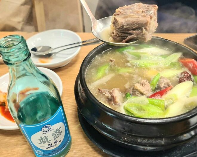 Netflix注目作『家いっぱいの愛』で高級ウイスキーよりソジュを好むヒロイン父、多様化が進む酒文化のなかでも存在感を放つ“国民酒”の魅力【韓流談義fromソウル】の画像