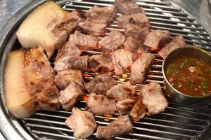 韓国ドラマ『私たちのブルース』の舞台、済州の魅力〈1〉南国の島の豊かな海産物、黒豚焼肉とマッコリも絶品！【チョン・ウンスクの韓流談義fromソウル】の画像