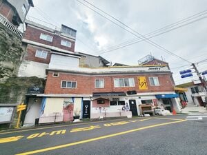 チャウヌ出演の話題作『ワンダフルワールド』ロケ地！ソウル・梨花洞壁画村にある「カタツムリ道」【韓ドラから始める韓国旅行】の画像