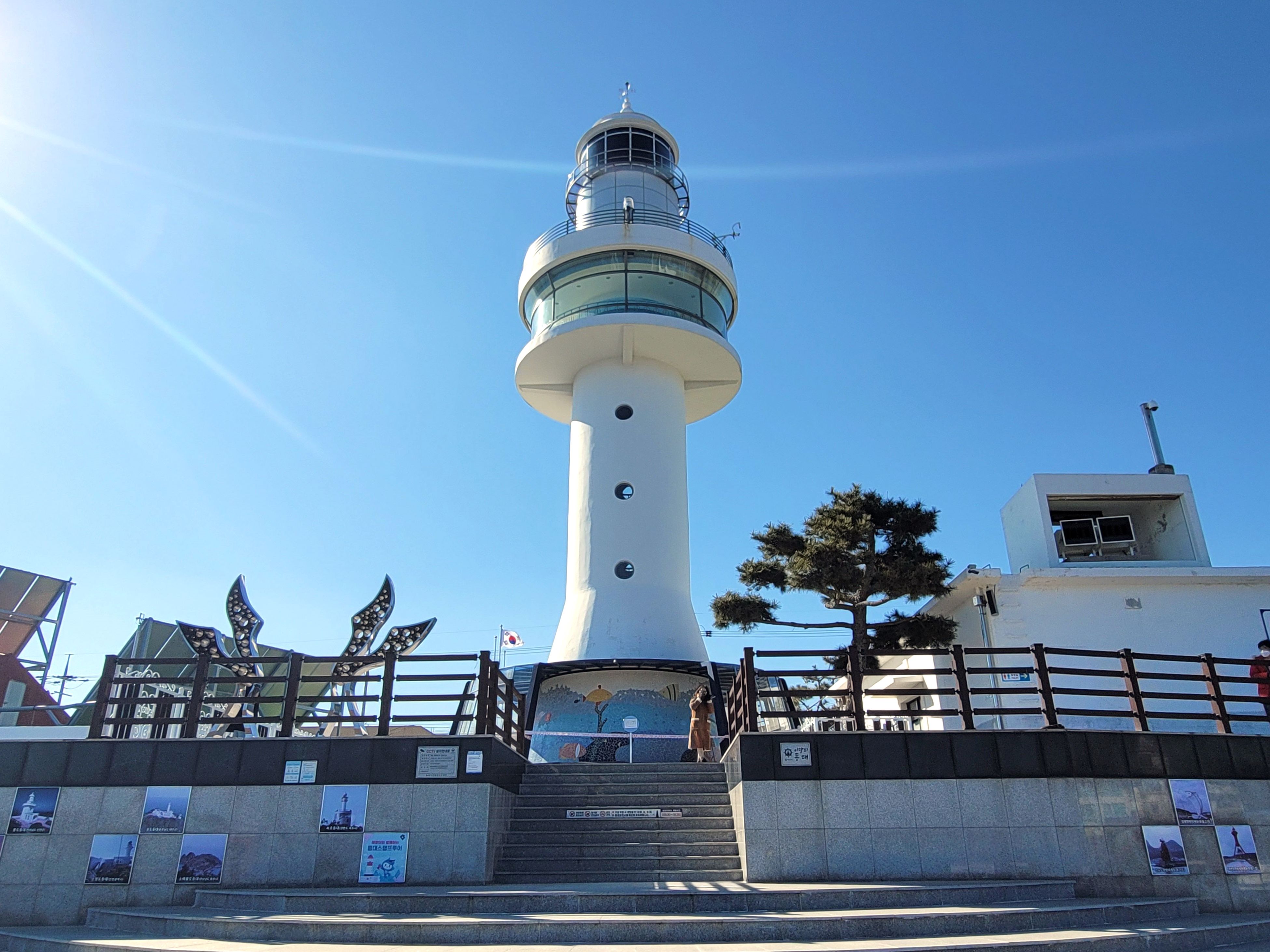 チョン ウンスク 韓国 の旅と酒場とグルメ横丁 148 コリアシネマ劇中飲食 13 東海岸シネマ紀行 後編 江原道 東海岸の村を歩き 映画 春の日は過ぎゆく 撮影地に思いを馳せる 港の市場で観光客に人気の魚は