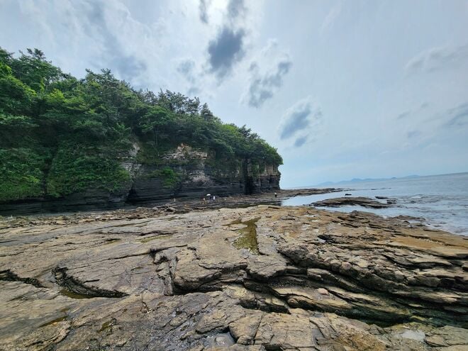 Netflix『生まれ変わってもよろしく』神秘的な洞窟のロケ地、全羅北道・扶安の古刹とご当地グルメ【韓ドラから始める韓国旅行】の画像