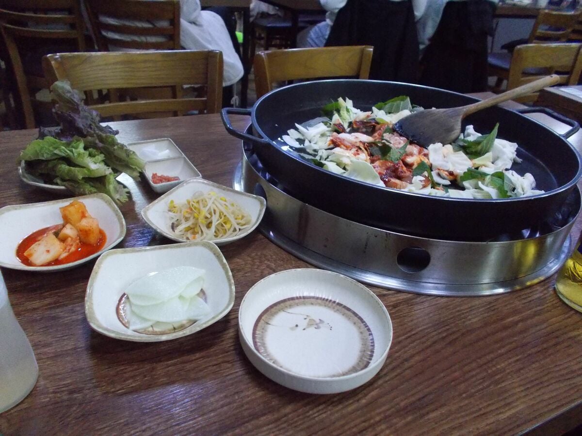 韓国の食堂で無料で出てくる小皿のおかずは全部お代わりOK？自由にお