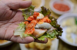 ソウル鐘路3街「クルポッサム通り」で満喫！生カキと茹で豚肉の組み合わせは酒飲みにぴったり【韓国の個人旅行ガイド】下川裕治の画像