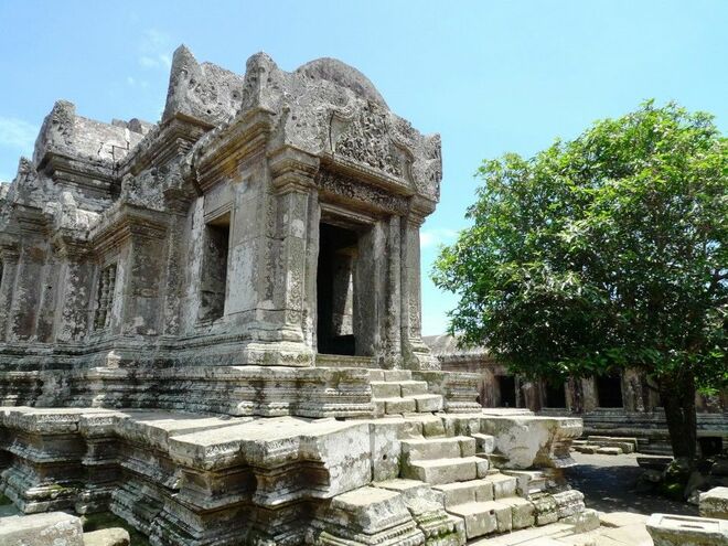 画像 写真 ここからの景色は カンボジアの誇りだよ と傍らの兵士が呟く 歴代のクメール王たちの聖地は ユネスコ世界遺産 に 越えて国境 迷ってアジア Vol 16 タイ カンボジア国境 カオプラヴィハーン 室橋裕和 画像 写真 ここからの景色は カンボジアの誇りだよ と傍らの兵士が呟く 歴代のクメール王たちの聖地は ユネスコ世界遺産 に 越えて国境 迷ってアジア Vol 16 タイ カンボジア国境 カオプラヴィハーン 室橋裕和