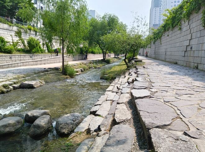 ソウルで韓国ドラマの聖地巡りを楽しめる「SOUL SPOT」、『ヴィンチェンツォ』ロケ地の世運橋に行ってみた【韓国の個人旅行ガイド】下川裕治の画像