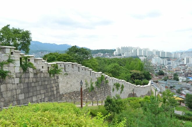 ソウルと非ソウルの境界線、Netflix『ドクタースランプ』でパク・シネとパク・ヒョンシクが住む家のロケーションに注目！【韓流談義fromソウル】の画像