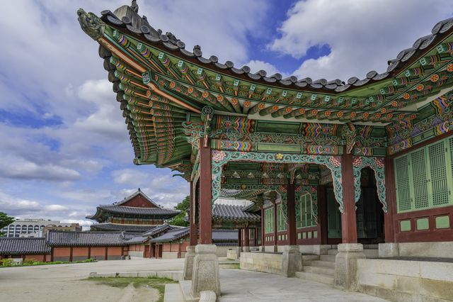 朝鮮王朝韓国服図録 朝鮮王朝韓国服飾図録(金英淑, 孫敬子著) / 古本、中古本、古