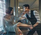 Netflix人気急上昇『夫婦の世界』の愛憎離婚バトルが凄すぎる！“国民的不倫夫”の大人の色気に沼堕ち続出、浮気相手は『わかっていても』ハン・ソヒ