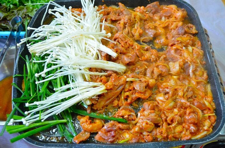安くてヘルシー！Netflix『隣の国のグルメイト』でソン・シギョンが案内したソウル永登浦の鴨焼肉店【韓流談義fromソウル】