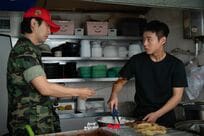 チン・グ＆ラ・ミラン特別出演『伝説のキッチン・ソルジャー』5話、パク・ジフン扮する新人炊事兵が奮闘！実家のトッポッキの味はどうなる!?【韓流談義fromソウル】