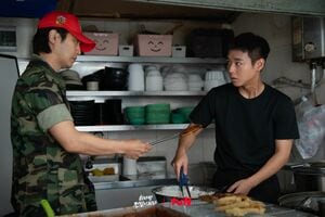 チン・グ＆ラ・ミラン特別出演『伝説のキッチン・ソルジャー』5話、パク・ジフン扮する新人炊事兵が奮闘！実家のトッポッキの味はどうなる!?【韓流談義fromソウル】の画像