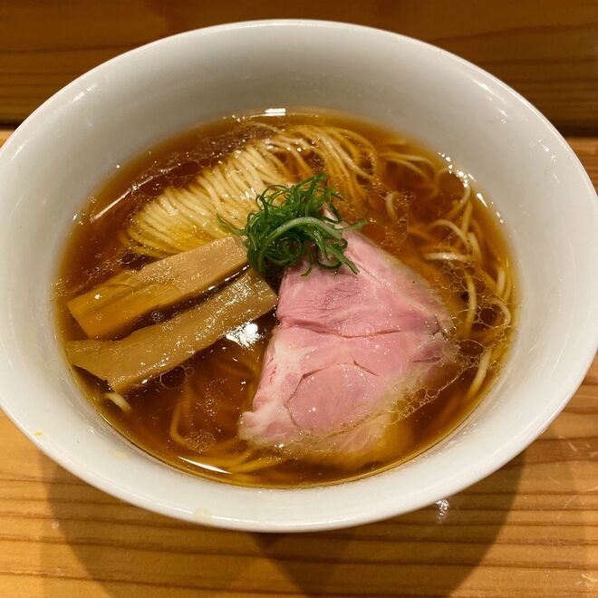 画像 写真 広島の新店3店のラーメンは ため息が出るほど旨かった めん 呼白 醤油 らぁ麺 むろか ワンタン中華そば 麺屋 会心の一振り 鶏とカマス醤油 広島ラーメン老舗 すずめ 新名物 汁なし担担麺 くにまつ 人気ご当地麺まで わざわざ飛行機に