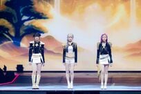 「2025 MAMA」にハントリックス降臨！BABYMONSTERが『KPOPガールズ! デーモン・ハンターズ』の世界観を再現「Golden」カバーに観客熱狂〈レポート〉