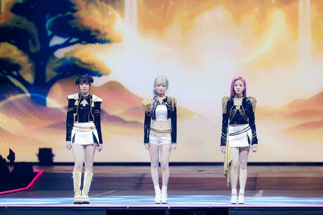 「2025 MAMA」にハントリックス降臨！BABYMONSTERが『KPOPガールズ! デーモン・ハンターズ』の世界観を再現「Golden」カバーに観客熱狂〈レポート〉の画像