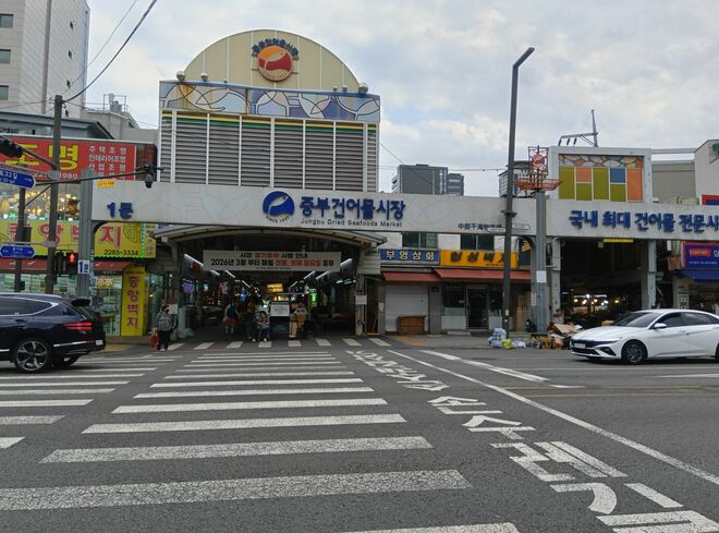 旅行土産の定番「韓国のり」喜ばれる目新しいものがないか、市場に探しに行ってみる【韓国の個人旅行ガイド】の画像