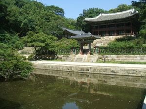 傑作史劇『赤い袖先』『シュルプ』ロケ地「昌徳宮」秘苑、ソウルの王宮を訪ねて朝鮮王朝の歴史に思いを馳せる【康熙奉のサランヘジョ韓ドラ〈32〉】の画像