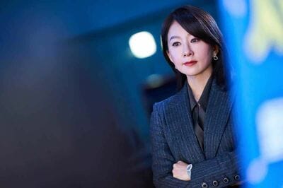壮絶な選挙戦を描いたNetflix『クイーンメーカー』虚像を大きく見せる「イメージ戦略」が政治闘争の主導権を握るのか？【サランヘジョ韓ドラ】