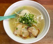 【わざわざ飛行機に乗って、ラーメンを食べに行ってきます。】四国・松山の最新ラーメンとは? 新店&名店7軒、怒濤のラーメン巡礼。「真鯛ラーメン」「サイフォン鰹スープ」「幻の塩ラーメン」「行列のできる新店」を堪能。『飛行機で麺の旅2022 vol.4 松山編』/タカヤマコジロー
