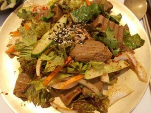 韓国で「どんぐり」はヘルシー食材に進化中！ソウルで食べたトトリムクの味は？【韓国の個人旅行ガイド】下川裕治の画像