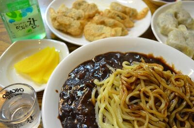 BLACKPINKジス出演の衝撃作『ニュートピア』隠れた見どころ、大学浪人生の飲み方には韓国で一人酒を楽しむヒントがいっぱい！【韓流談義fromソウル】