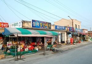 Netflix『涙の女王』はロマンス以外にも見どころ満載！都会vs田舎 の痛快なコントラスト、財閥一家 vs 農村一家 の奇妙な共同生活【韓流談義fromソウル】の画像