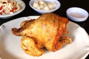 Netflix韓国ドラマ『ナルコの神』第1話、家族が待つ家に帰ったハ・ジョンウが提げていたビニール袋の中身「トンタク」とは？【チョン・ウンスクの韓流談義fromソウル】の画像